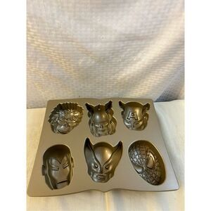 William Sonoma Nordicware cakelet Marvel‎ Heavy Cast Iron